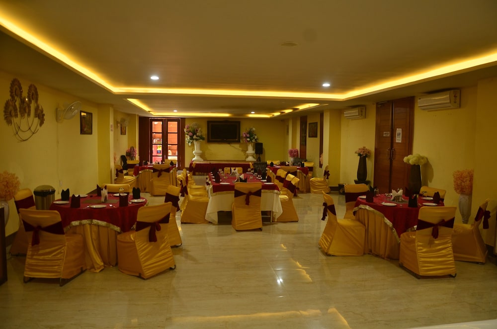 Sterling Banquet and Hotel 28/50