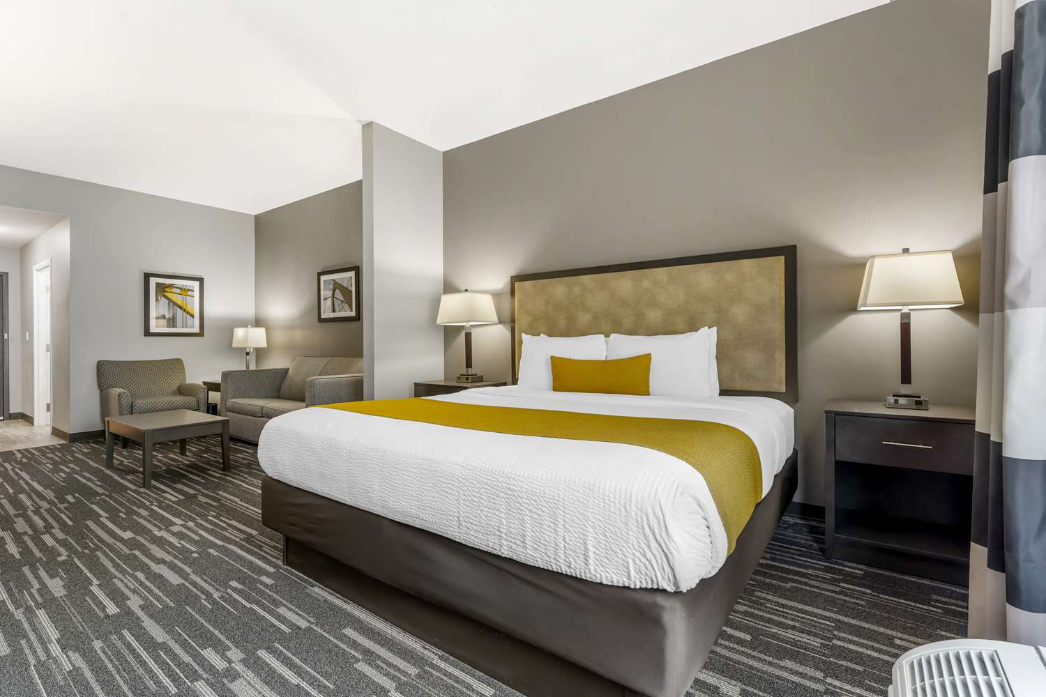 Suite, King Bed, Sofa