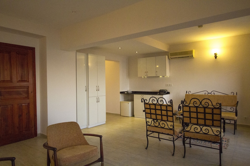 KULUBE HOTEL 35/50