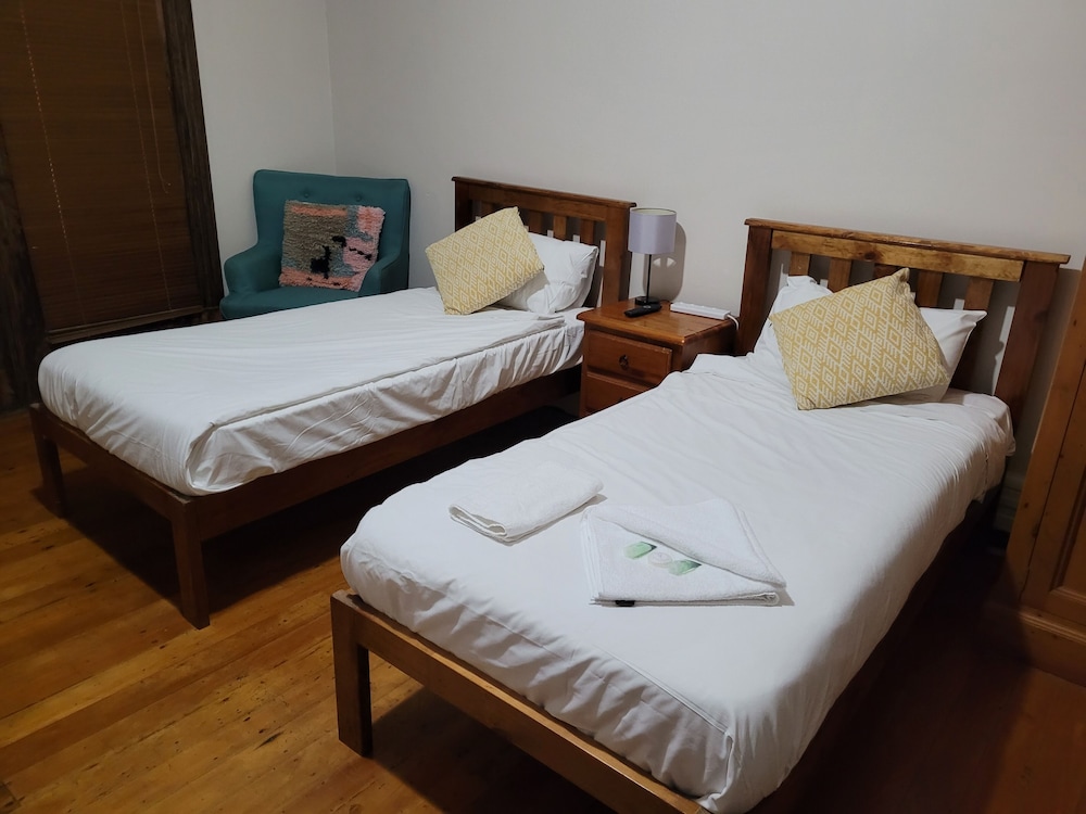 BURWOOD BED AND BREAKFAST 23/47