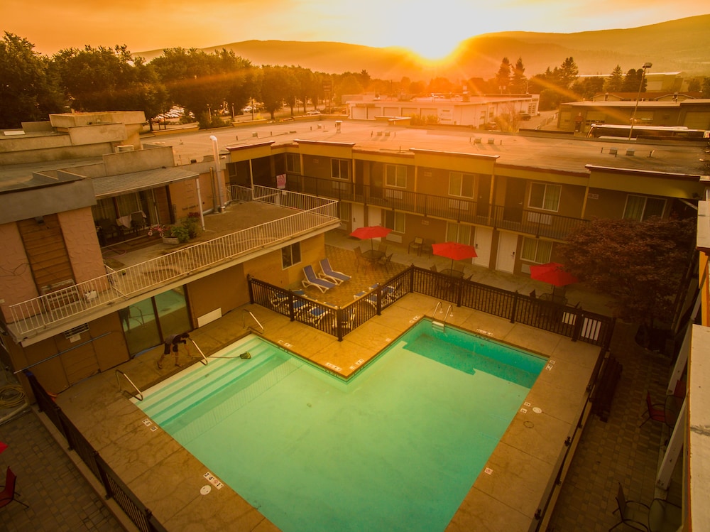 Sahara Courtyard Inn Penticton 40/77