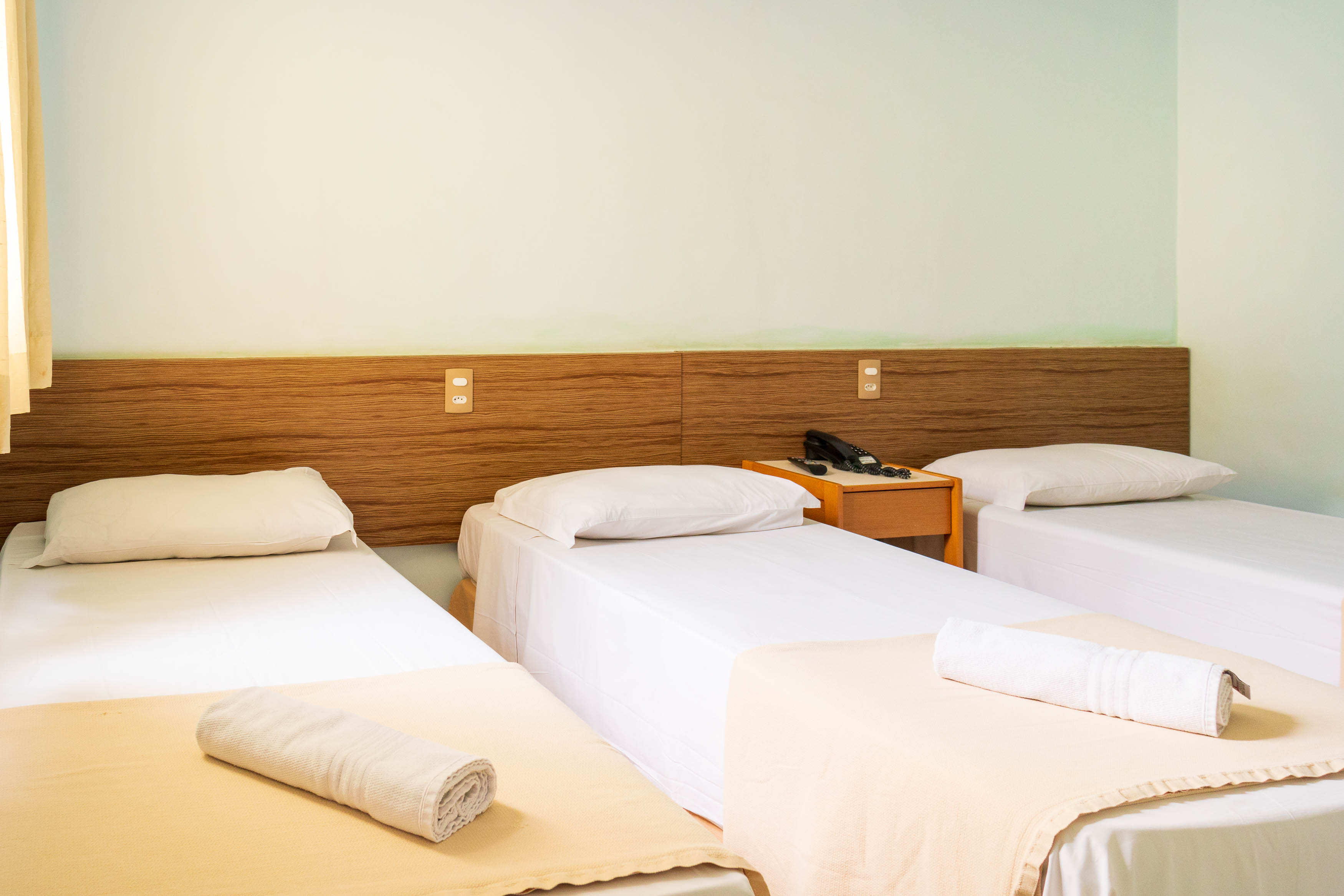 FAMILY, TWIN BEDS