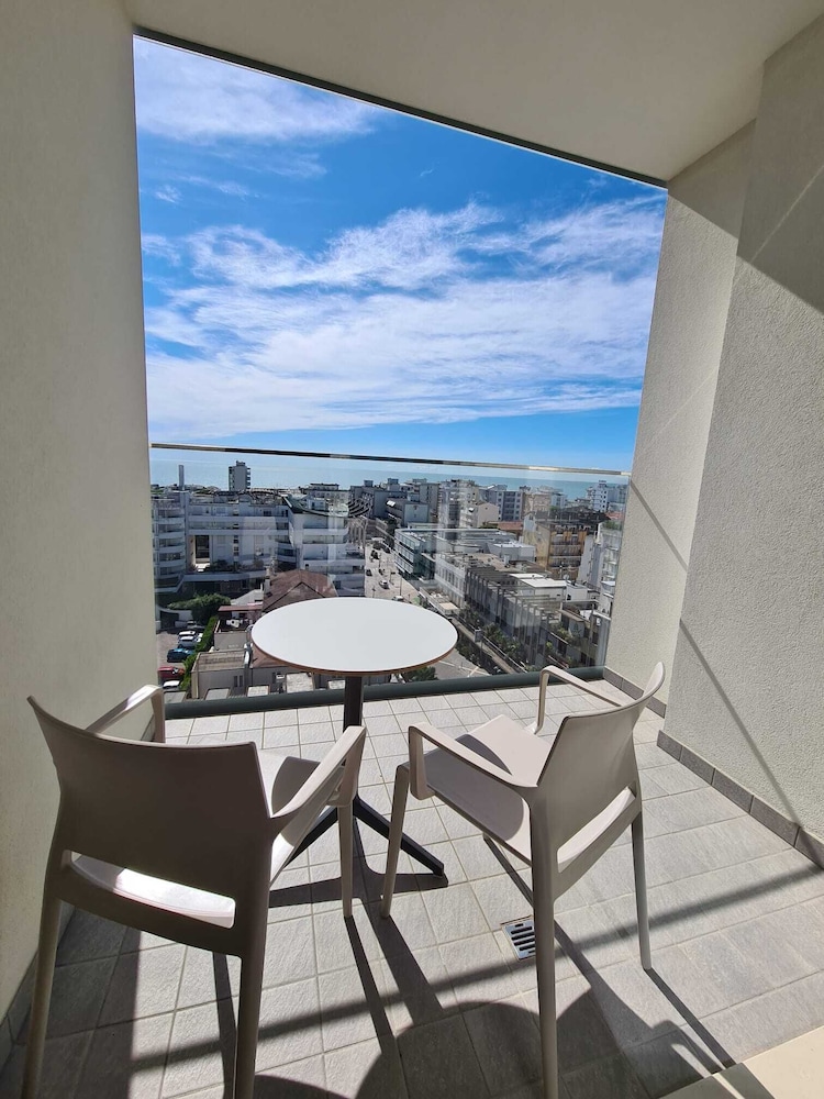Hesperia Hotel & Residence 35/50
