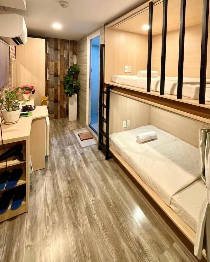 Galaxy Hotel &amp; Capsule 26/49
