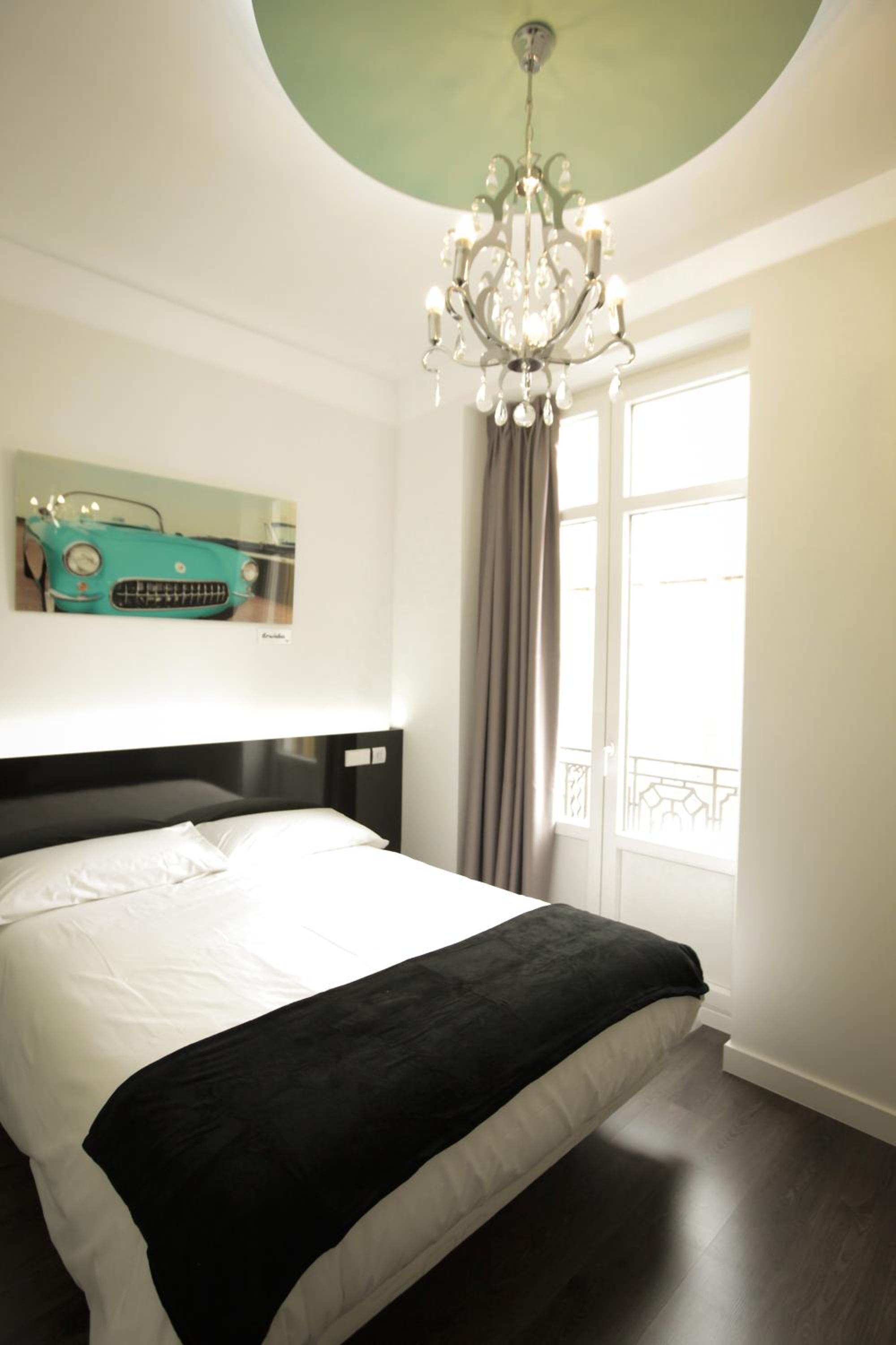 ROOM, DOUBLE BED