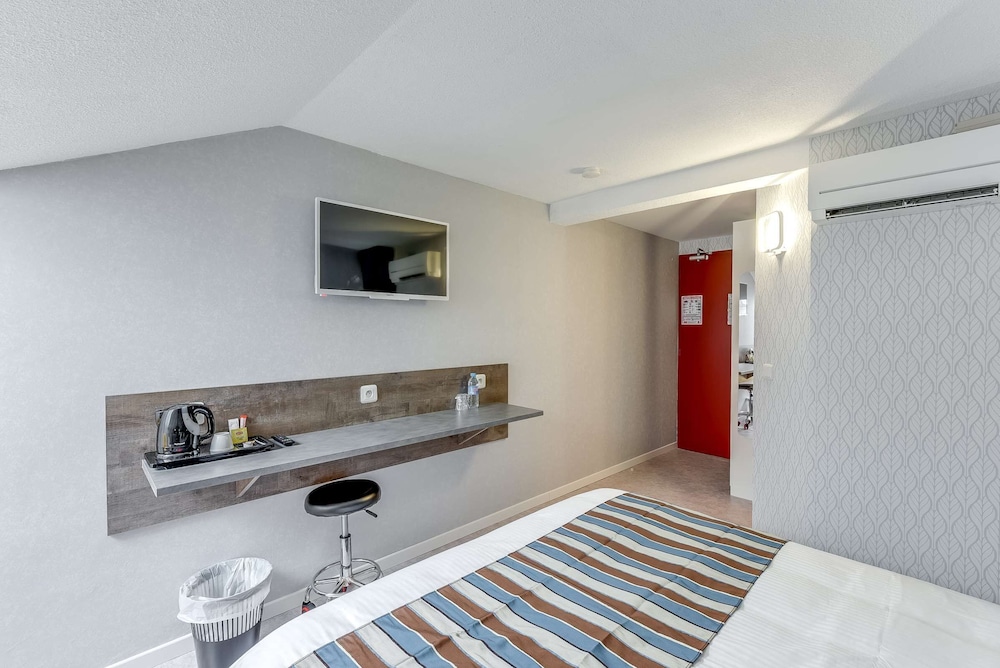 Brit Hotel Confort Thouars 30/48