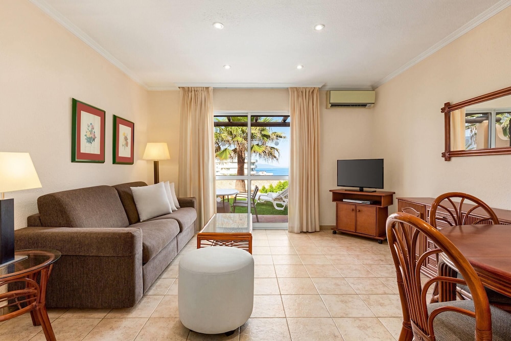 Ramada Hotel and Suites By Wyndham Costa Del Sol 55/75