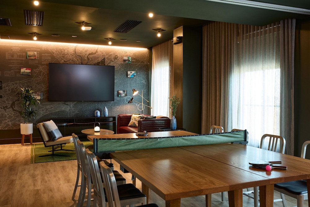 Moxy Charleston Downtown 37/42