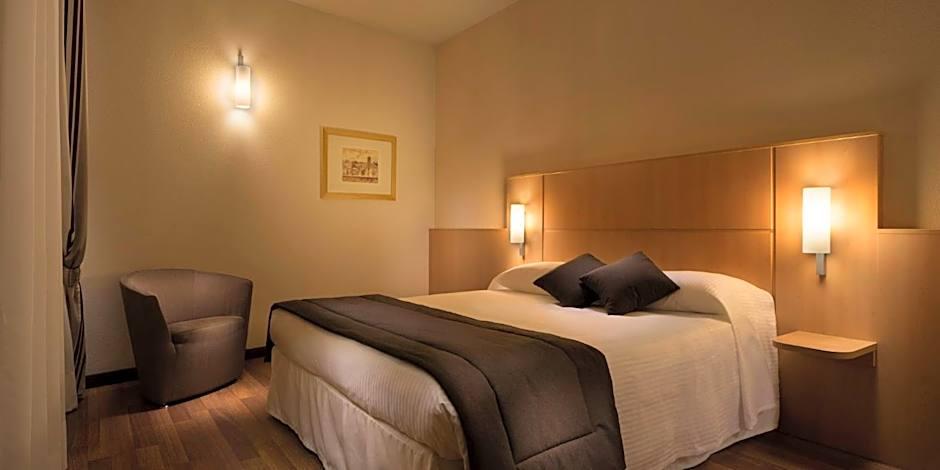 Rafael Hotel Milano 6/20