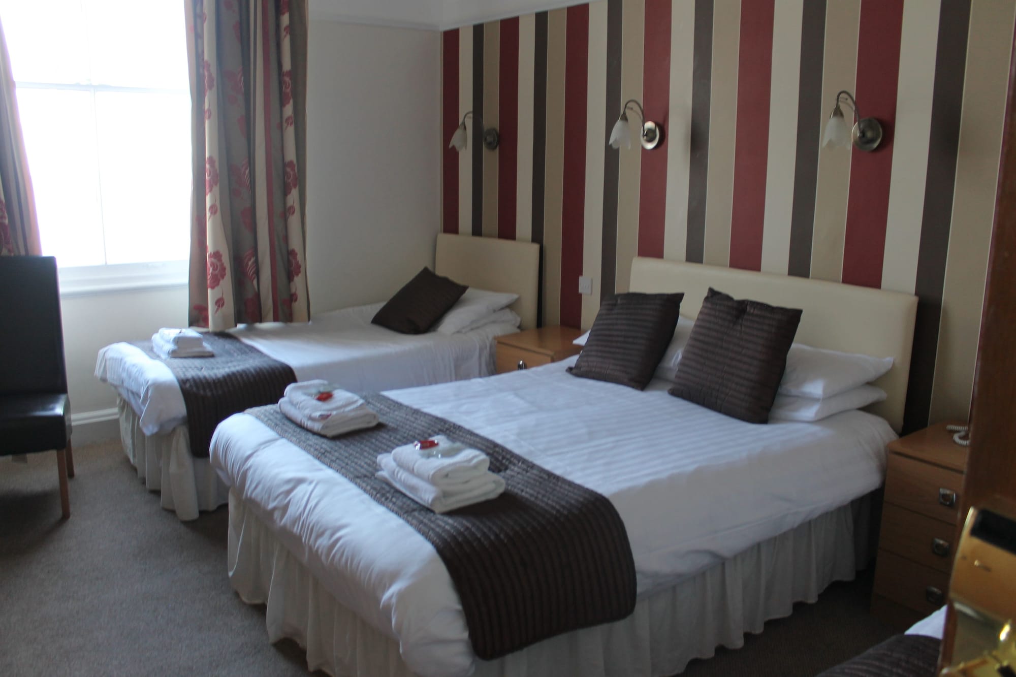 غرفة عائلية بسرير مزدوج وسرير فردي، Chatsworth House Hotel 2/2