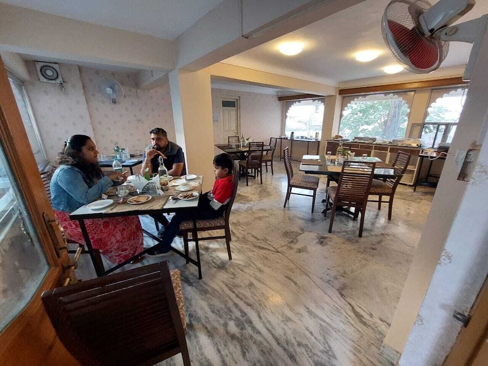HOTEL RAJ PALACE 46/50