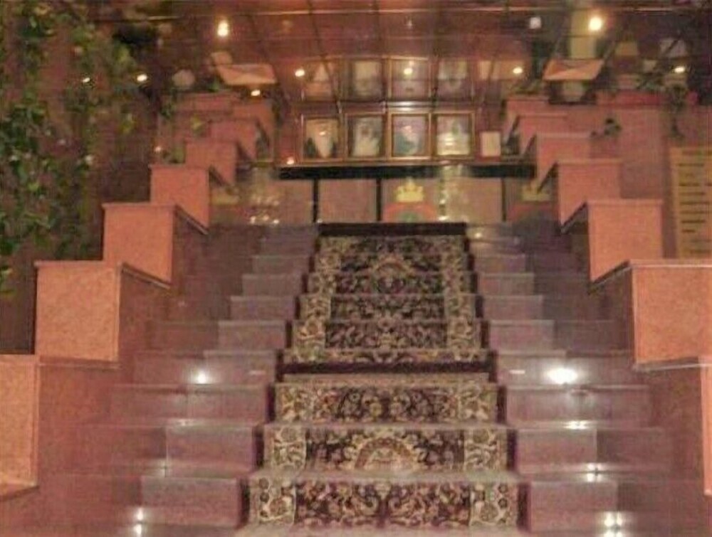 Al Commodore Hotel 5/40