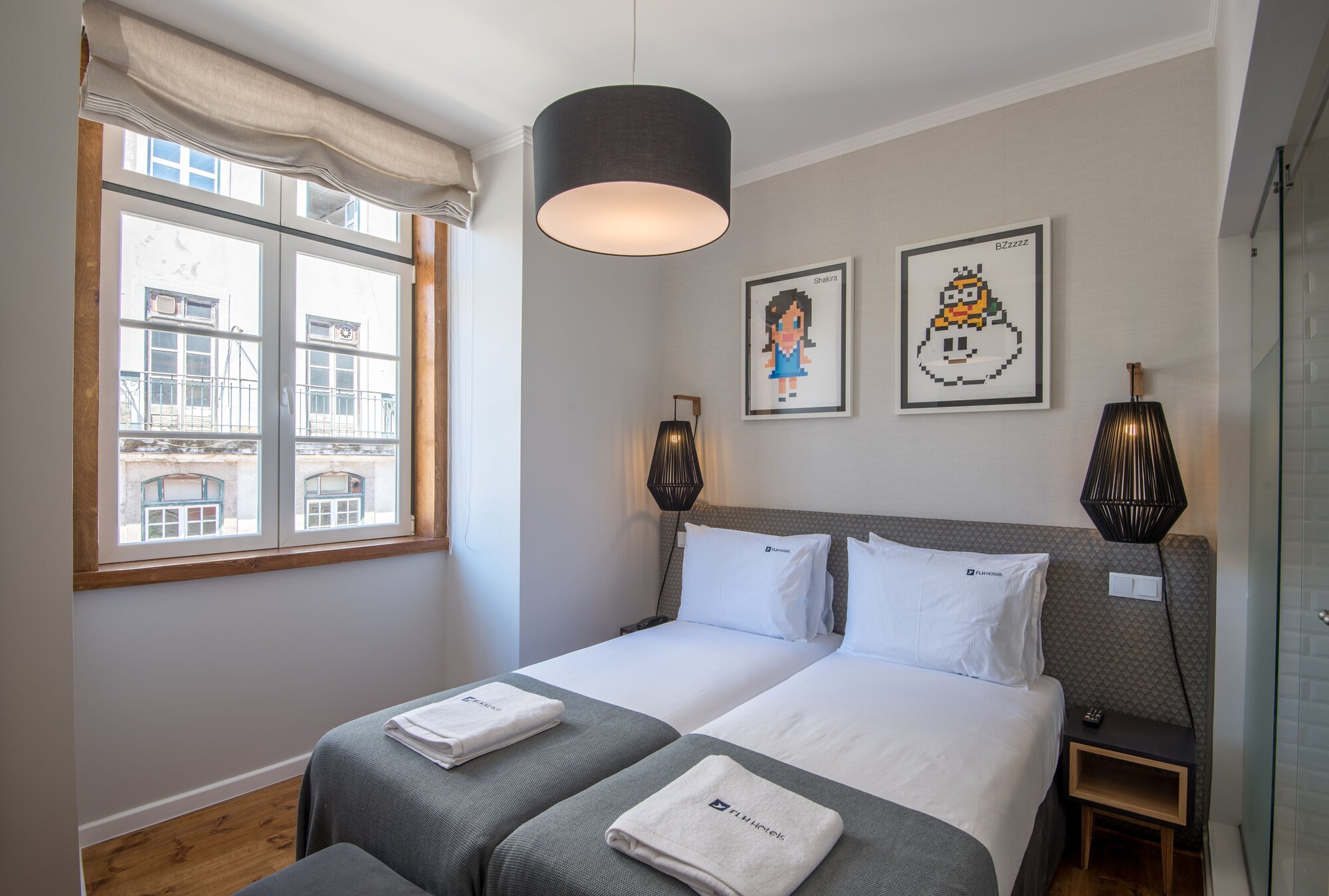 ROOM, TWIN BEDS
