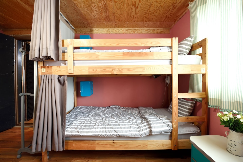 The One Hostel 10/50