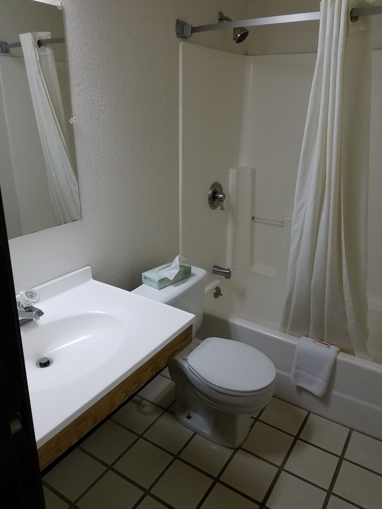 Auburn Inn 30/31