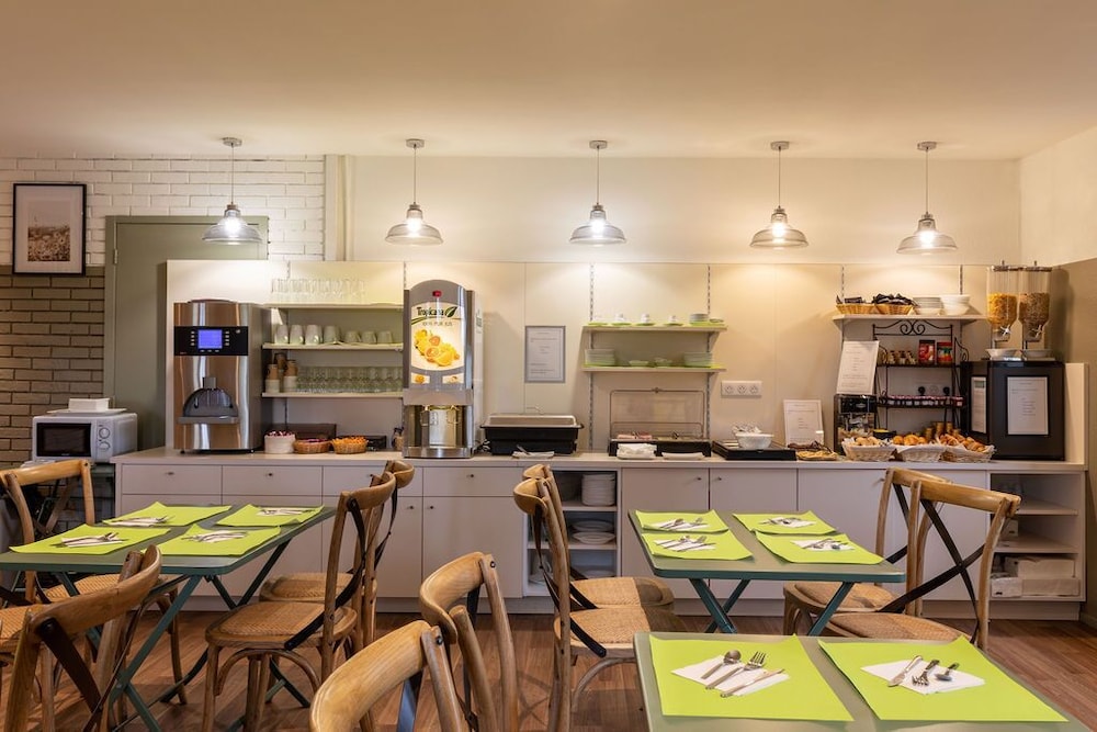 restaurant-cafeteria