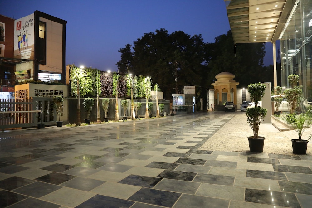 Radisson Lucknow City Center 55/64