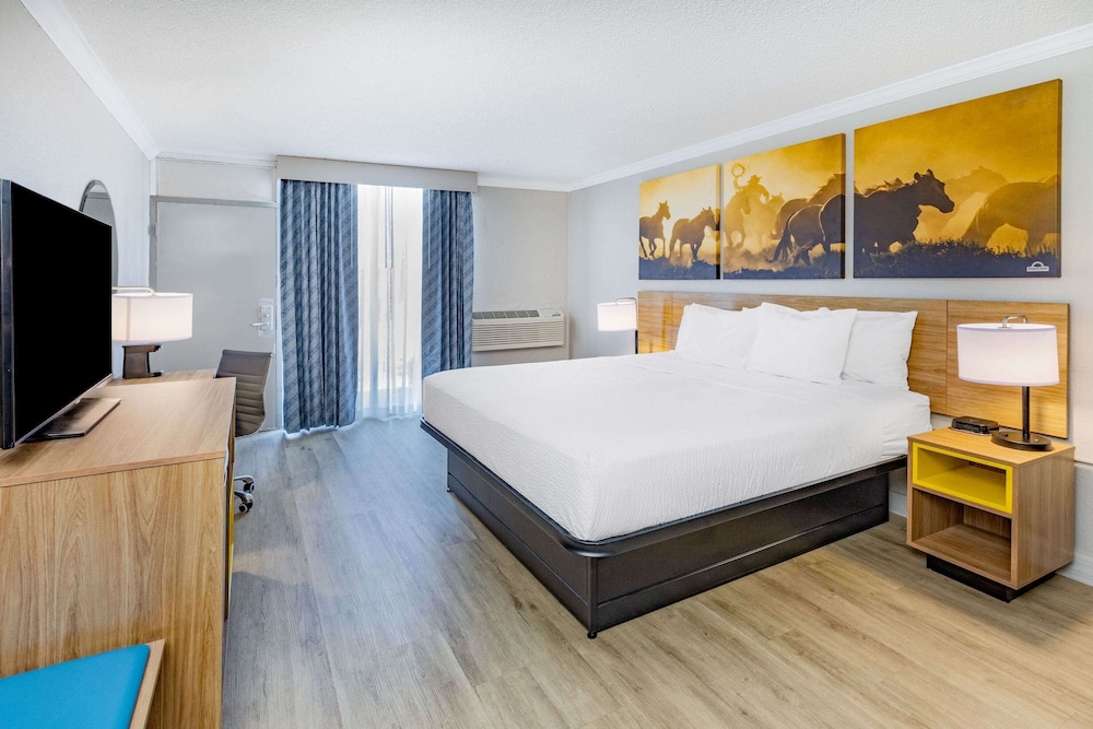 Days Inn by Wyndham Del Rio 9/55