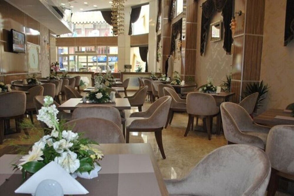 Perama Hotel 12/23