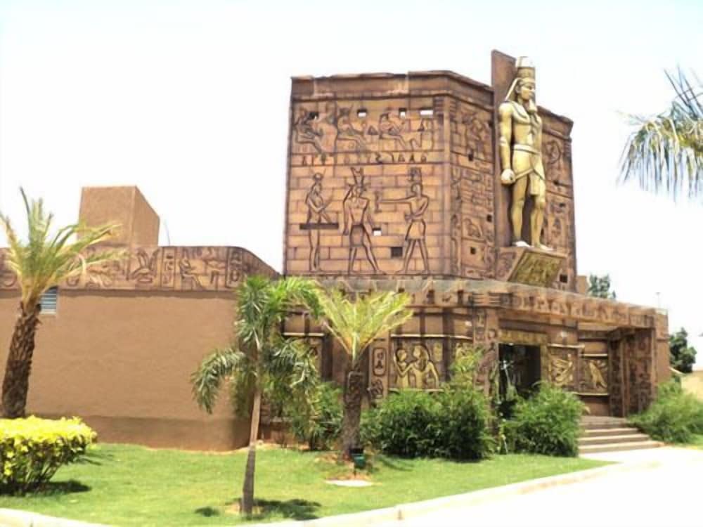 Golden Amoon Resort 4/50