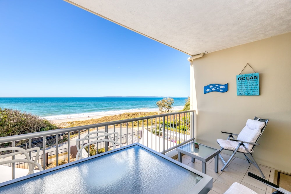 ON THE BEACH RESORT BRIBIE ISLAND 23/50