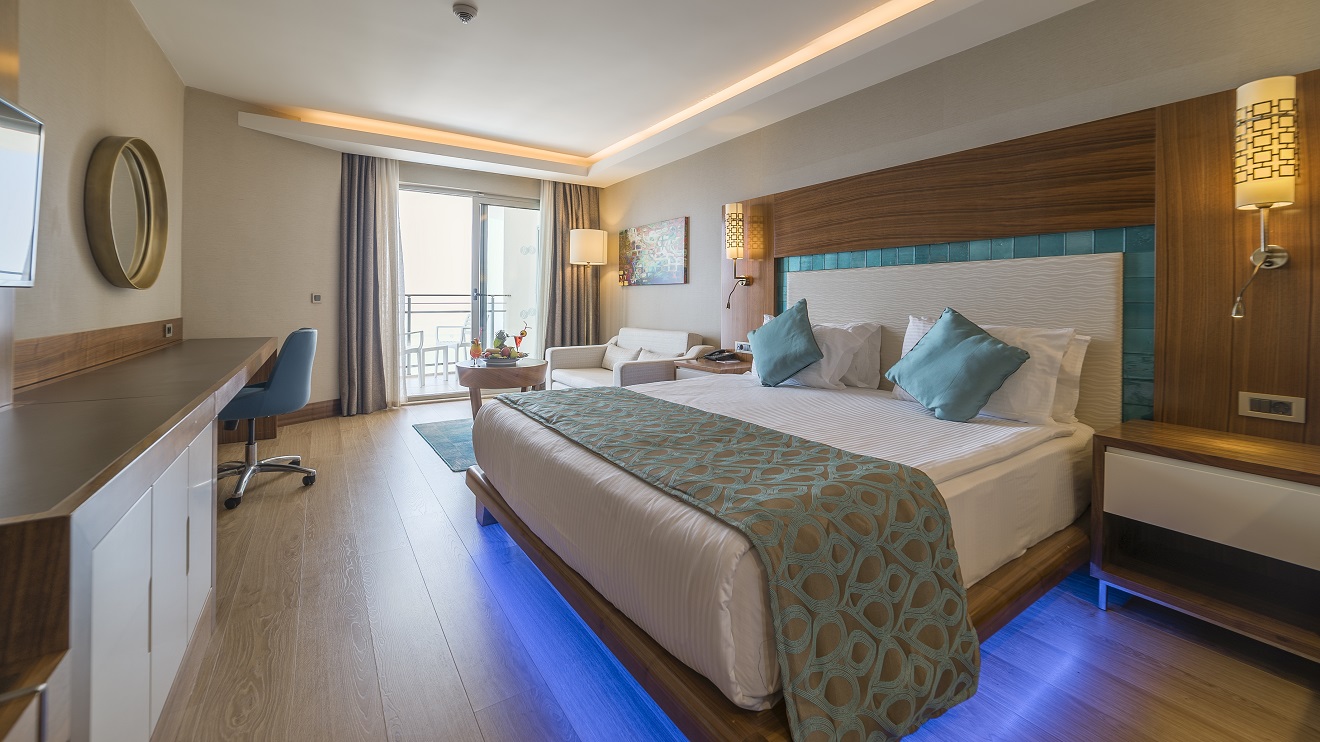 Superior, Double Bed, Lateral Side Sea View