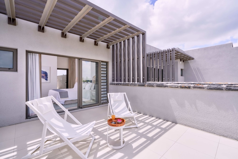 Les Estivales Beachfront Suites & Penthouses By Lo 6/48