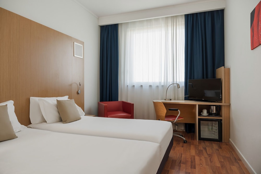 SUPERIOR, DOUBLE OR TWIN BED