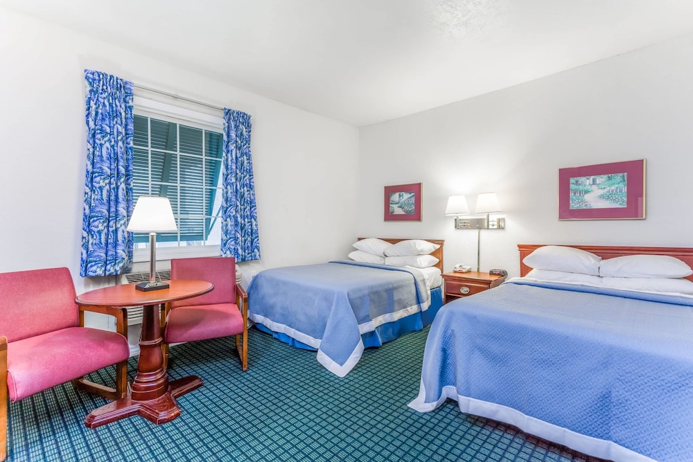 Days Inn by Wyndham Kill Devil Hills Oceanfront - Wilbur 34/59