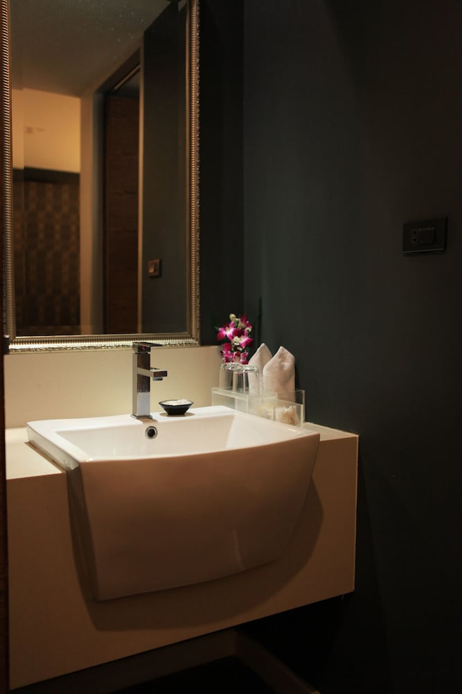 Siam Swana Hotel 40/40
