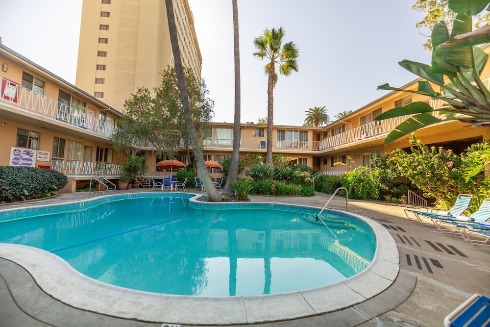 Cal Mar Hotel Suites photo1