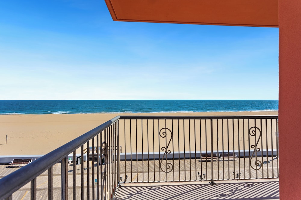 Americana Motor Inn Oceanfront 26/30