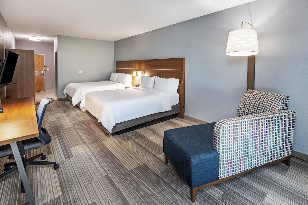 Holiday Inn Express Hotel Suites Hutto 23/72