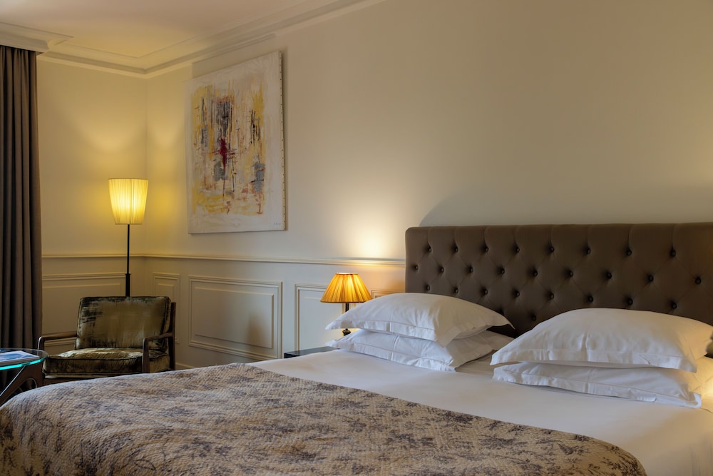 Classic, Suite, Double Bed, Mountain View, Garden Area