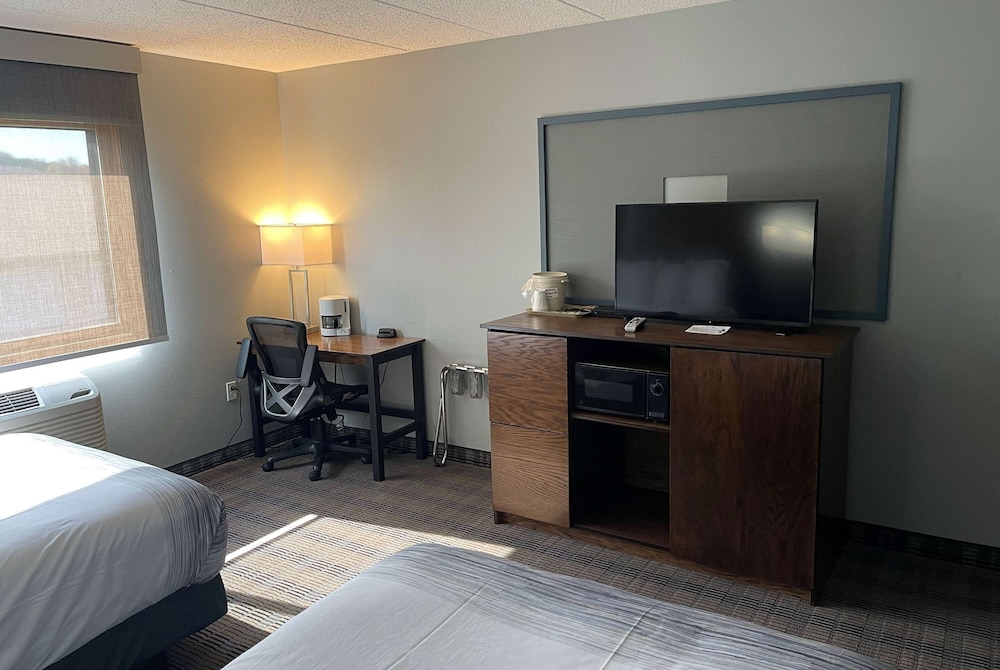 AmericInn by Wyndham Ladysmith 9/25