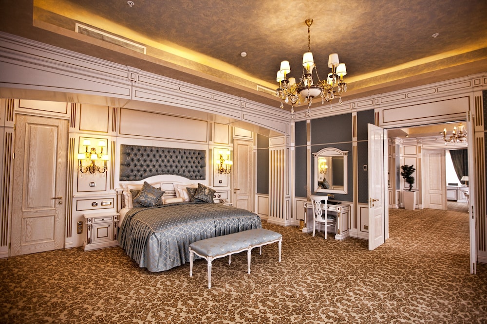 Multi Grand Hotel 47/68