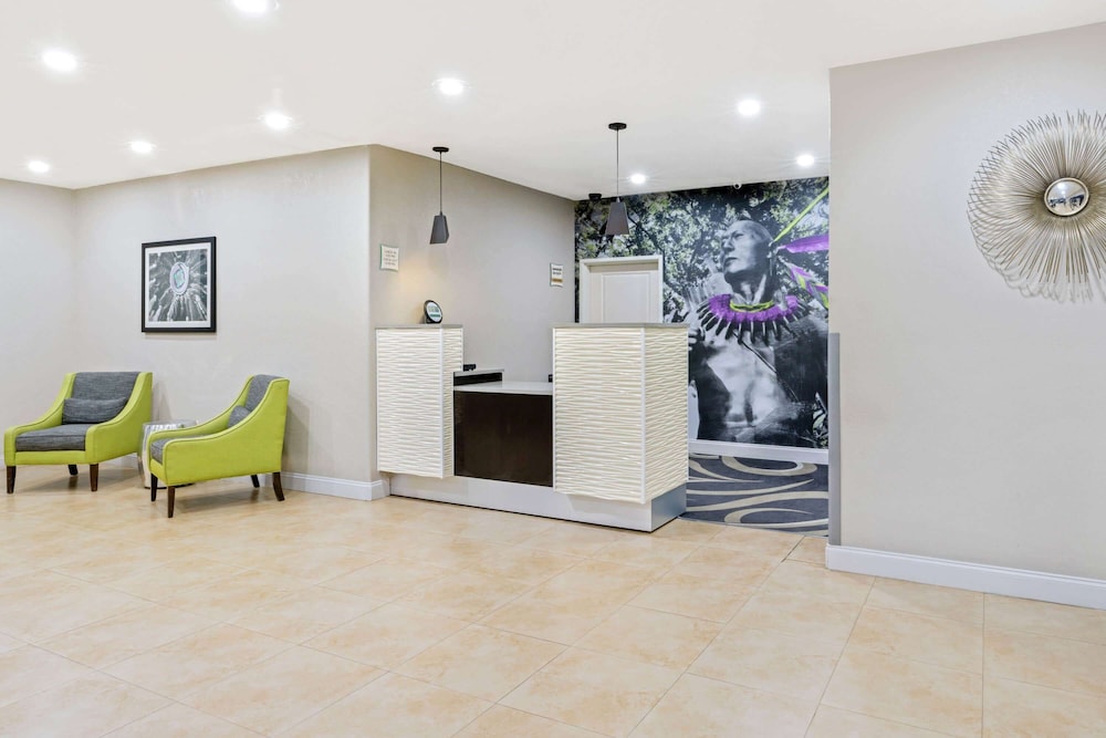La Quinta Inn & Suites by Wyndham Ada 5/44