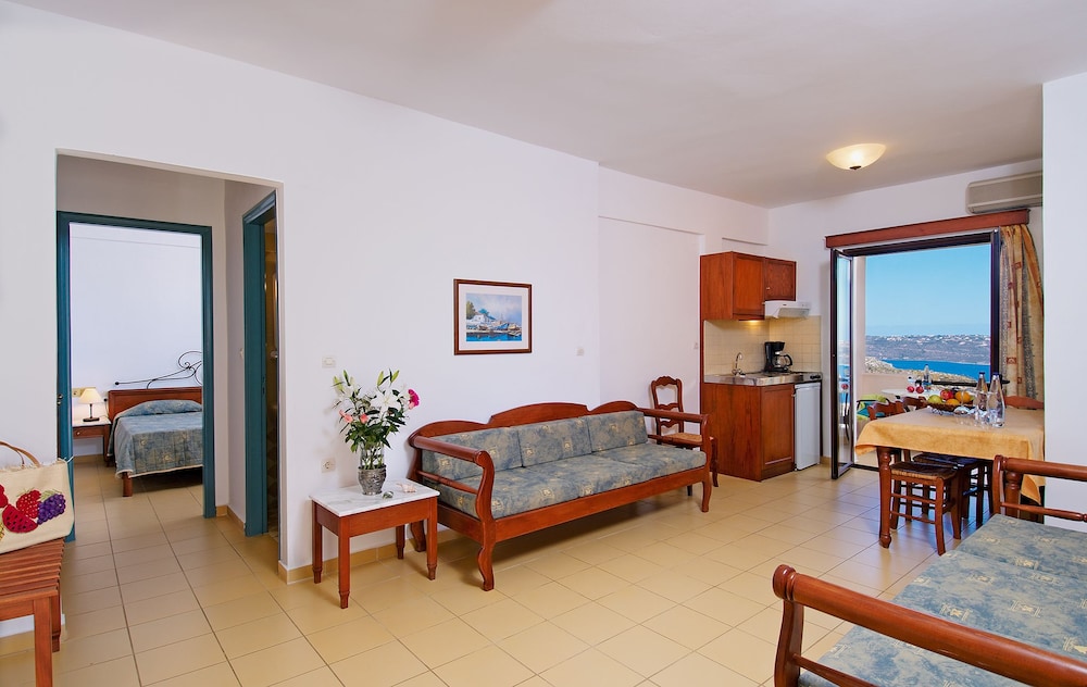 Areti Aparthotel 49/75