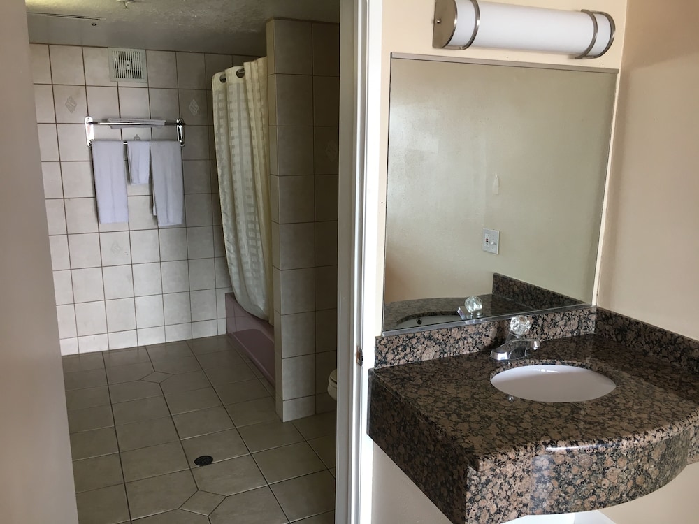 Travelodge By Wyndham Harbor City 14/29