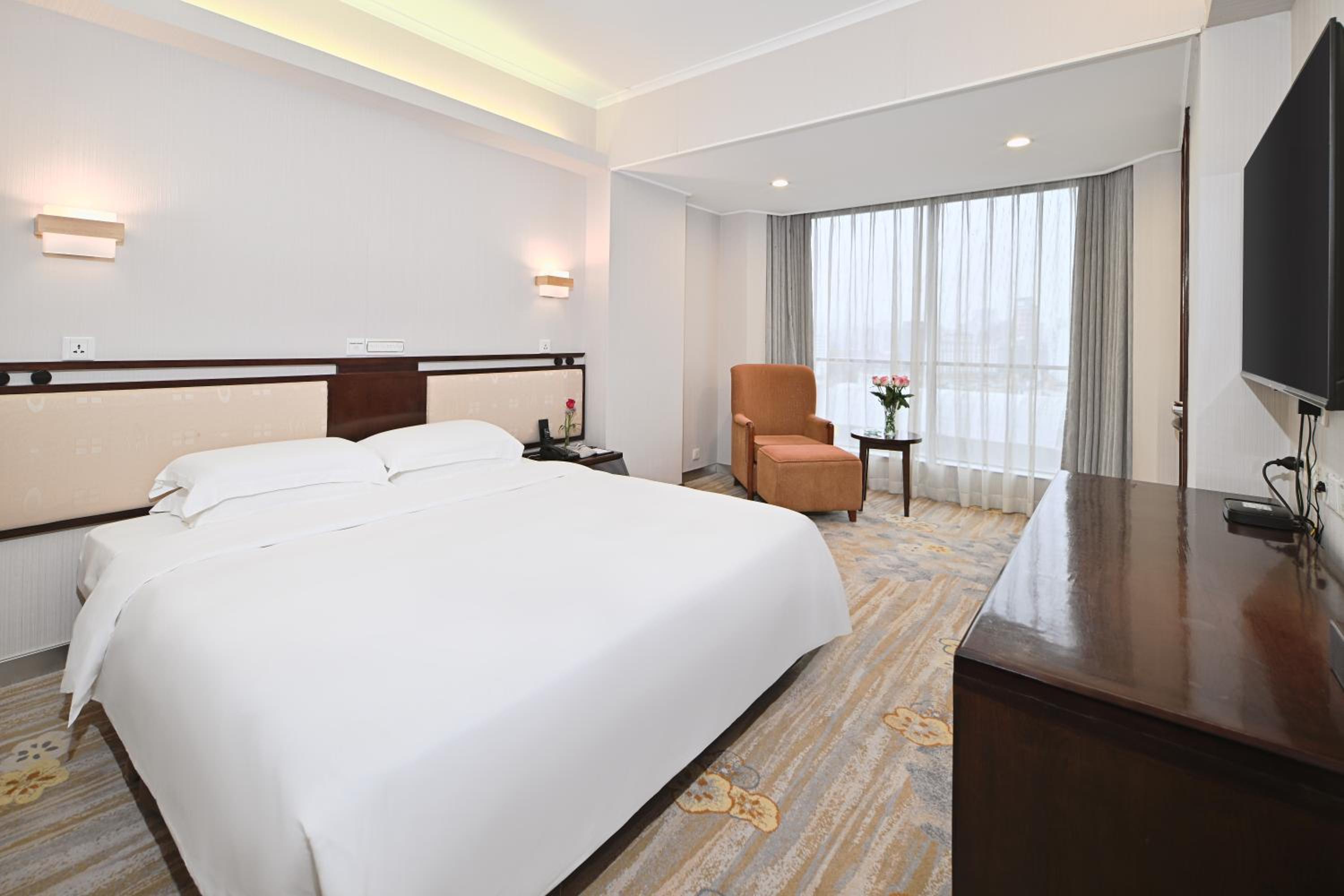 غرفة كومفورت بسرير كوين، Guangdong Hotel Zhuhai Ex Guangdong Regency 4/4
