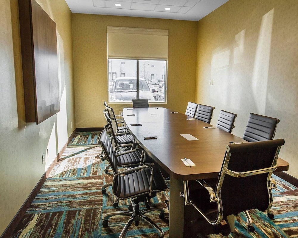 Comfort Inn & Suites Calgary Airport North 35/39
