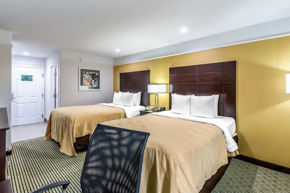 Quality Inn & Suites Seaworld North 12/42
