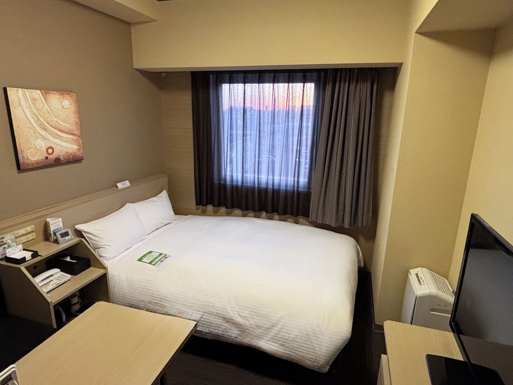 ECONOMY, DOUBLE BED, SMOKING