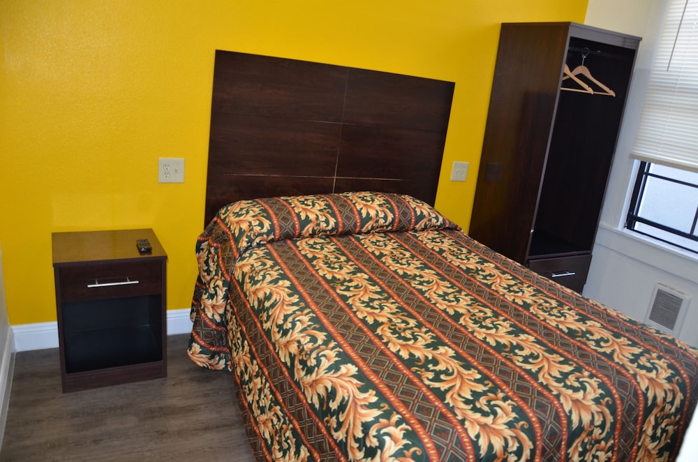 ECONOMY, DOUBLE BED, PRIVATE BATHROOM