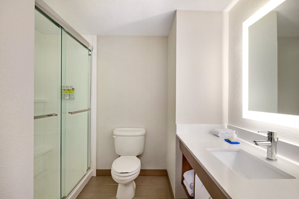 Holiday Inn Express & Suites Pembroke Pines-Sheridan St 22/54