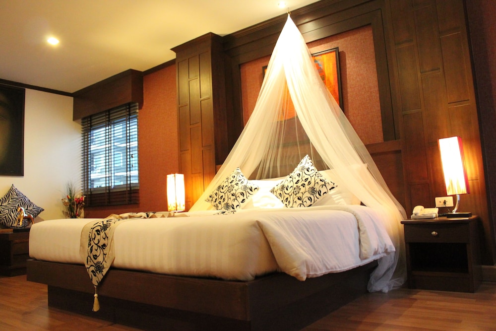 Hemingway's Hotel 14/39