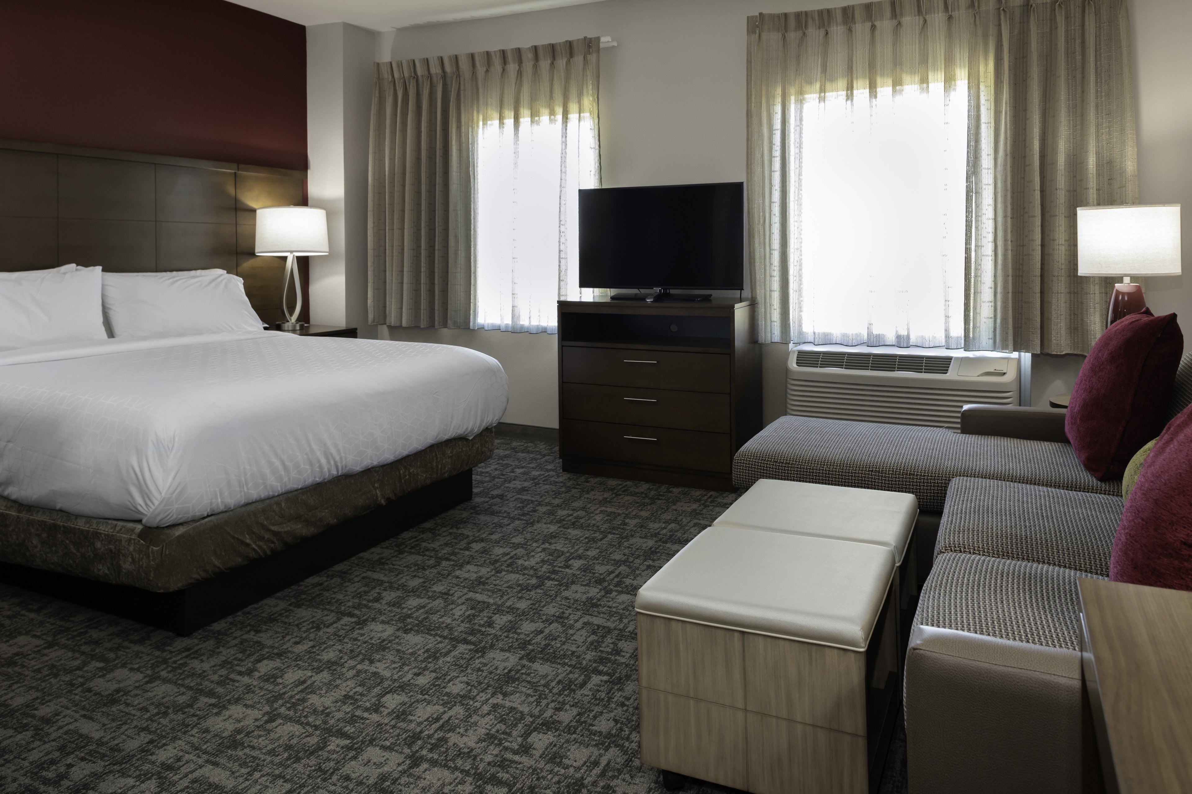 STUDIO, SUITE, KING BED