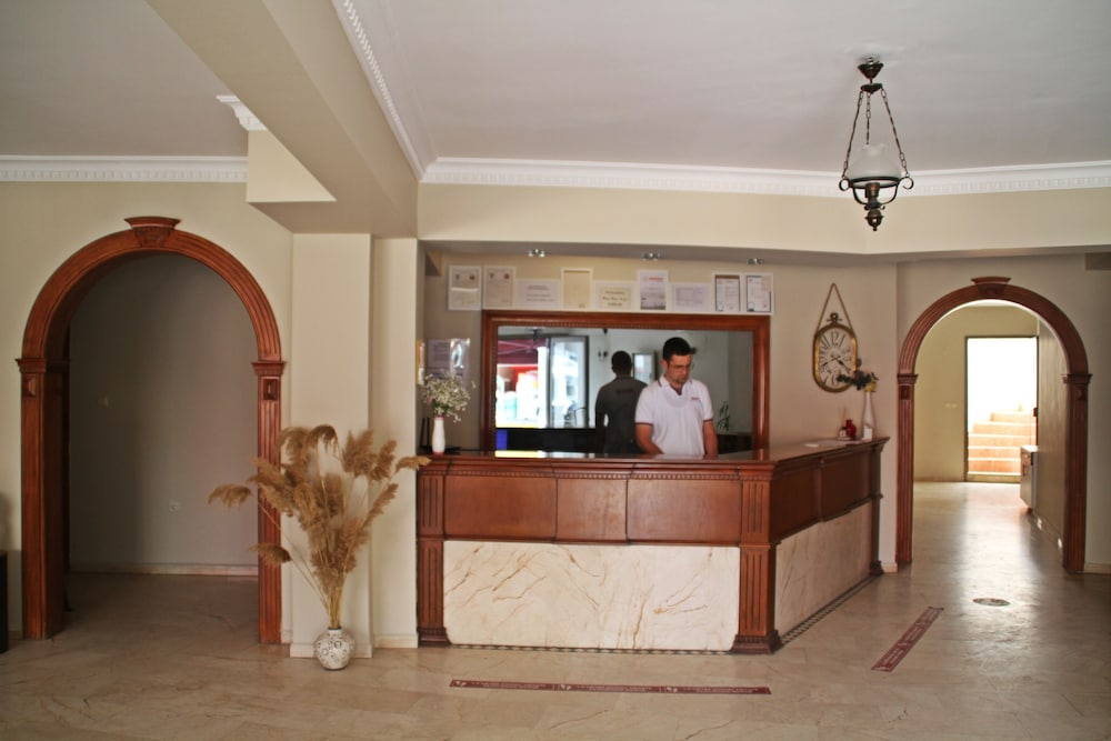 Rosy Suites Hotel 3/50