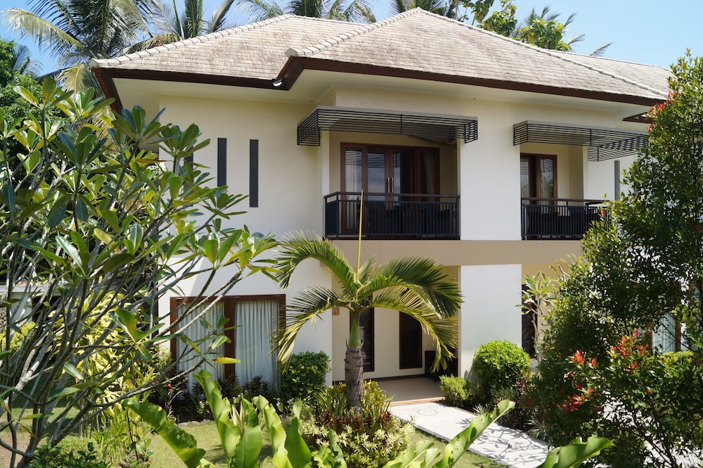 Medewi Bay Retreat 6/68