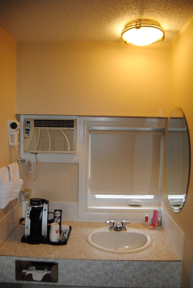 Economy Inn 4/27